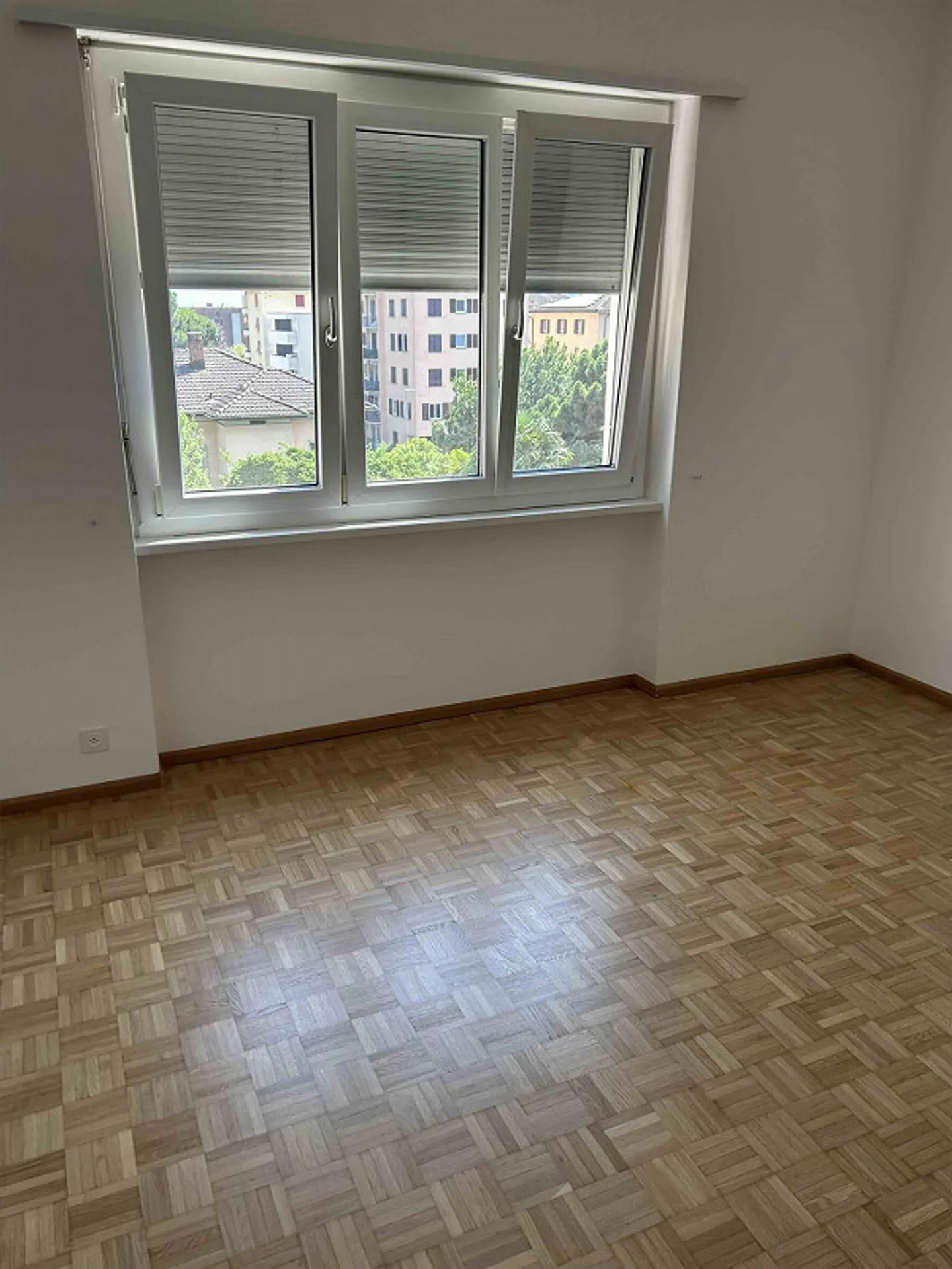 Helle 3.5-Zimmer-Wohnung mit Balkon und Parkplätzen in Lugano-Viganello - Foto 13 von 13