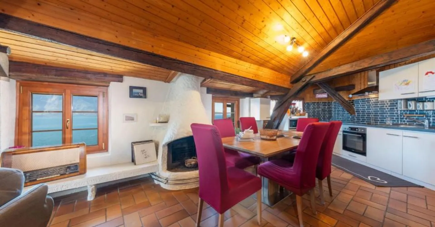 Ein charaktervolles Dorfhaus mit Blick auf den See - Foto 3 von 12