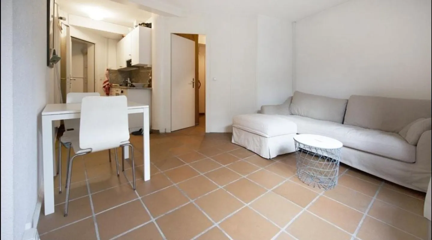 2.5 Room Apartment in Zurich - Photo 2 of 7
