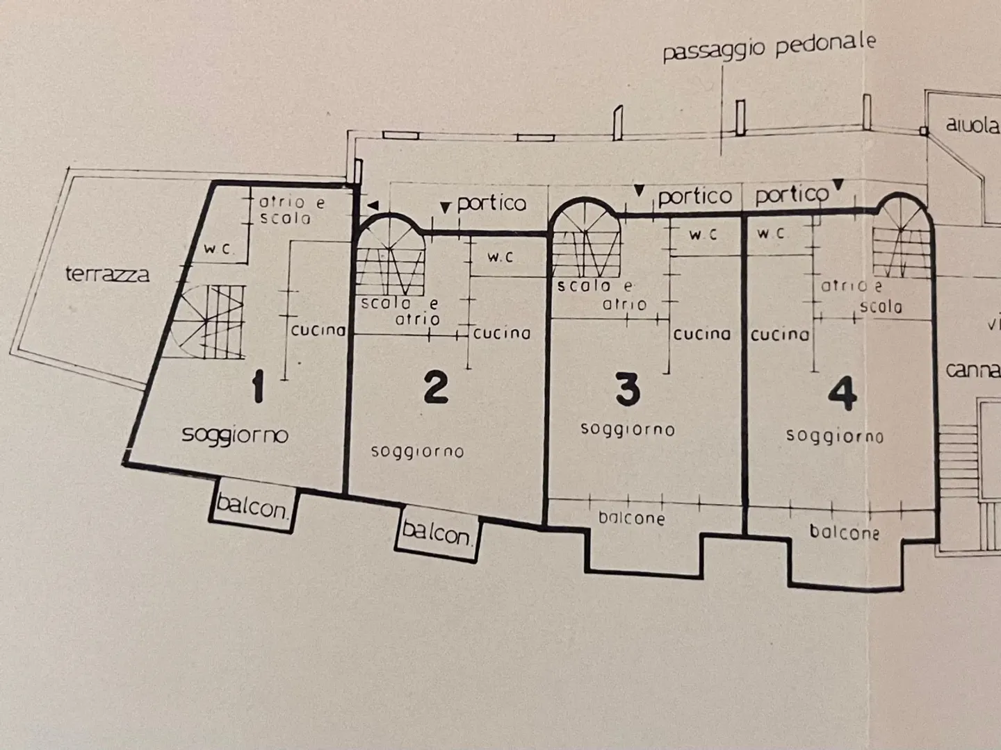 SCHNÄPPCHEN - WUNDERSCHÖNES ENDE REIHENHAUS MIT 5.5 ZIMMERN IN VERNATE - Foto 10 von 13
