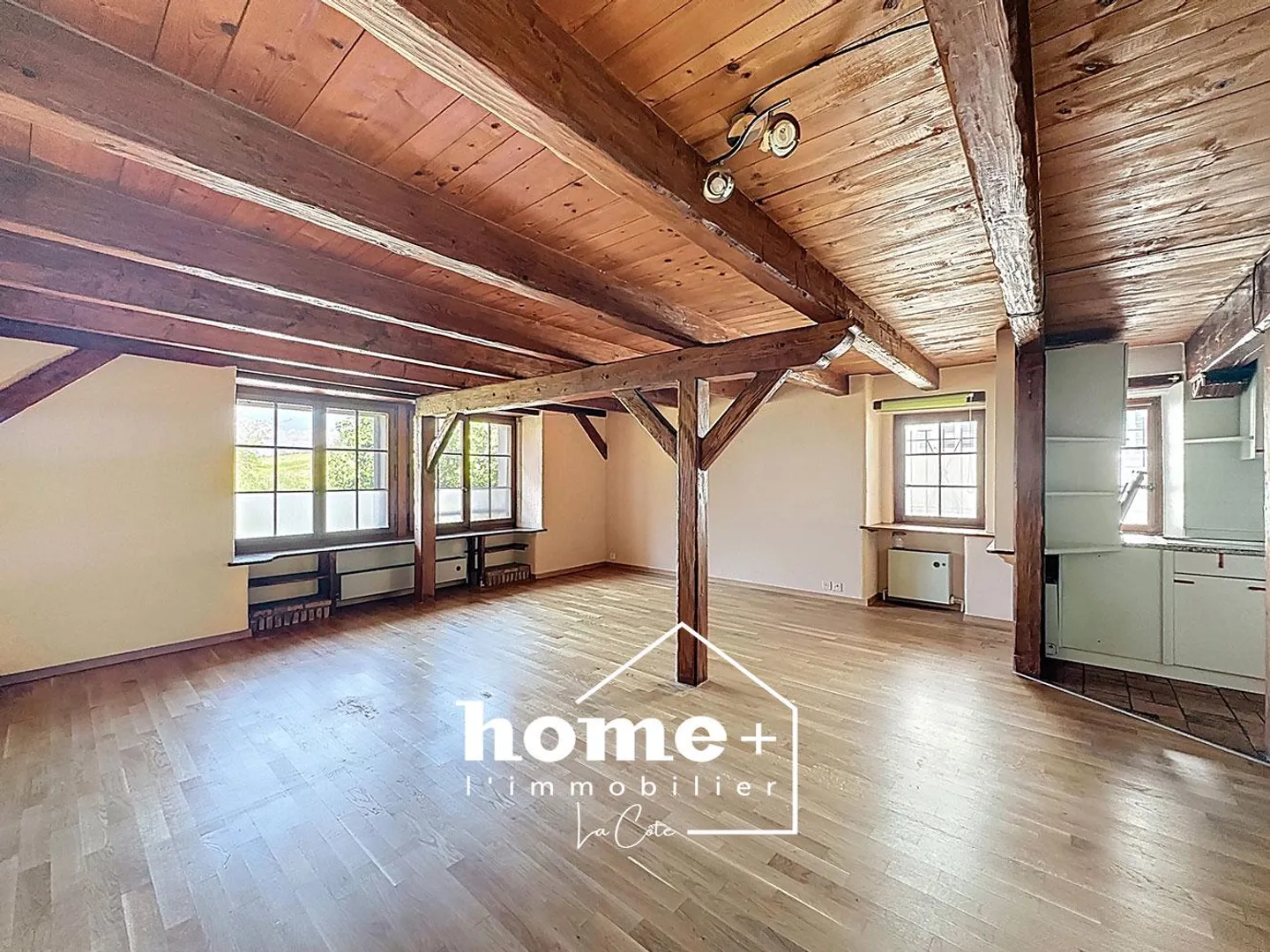 En exclusivité - Spacieux studio - Photo 2 sur 3