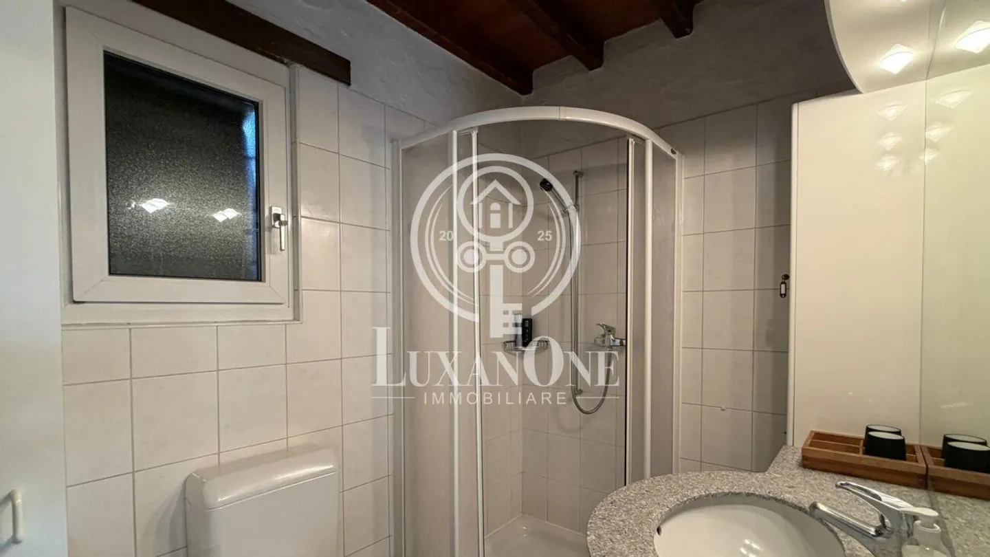 Incantevole casa unifamiliare con 3,5 stanze e vista panoramica mozzafiato e vista parziale sul lago - adatta come seconda casa - Foto 8 di 9