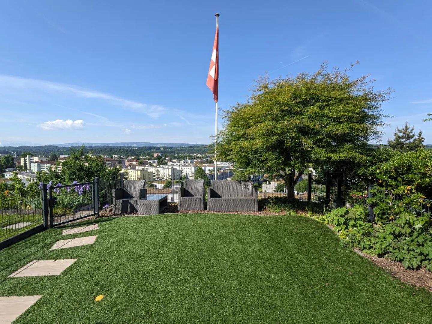 Mid-terrace house with a view - stylish space miracle - Photo 2 of 5
