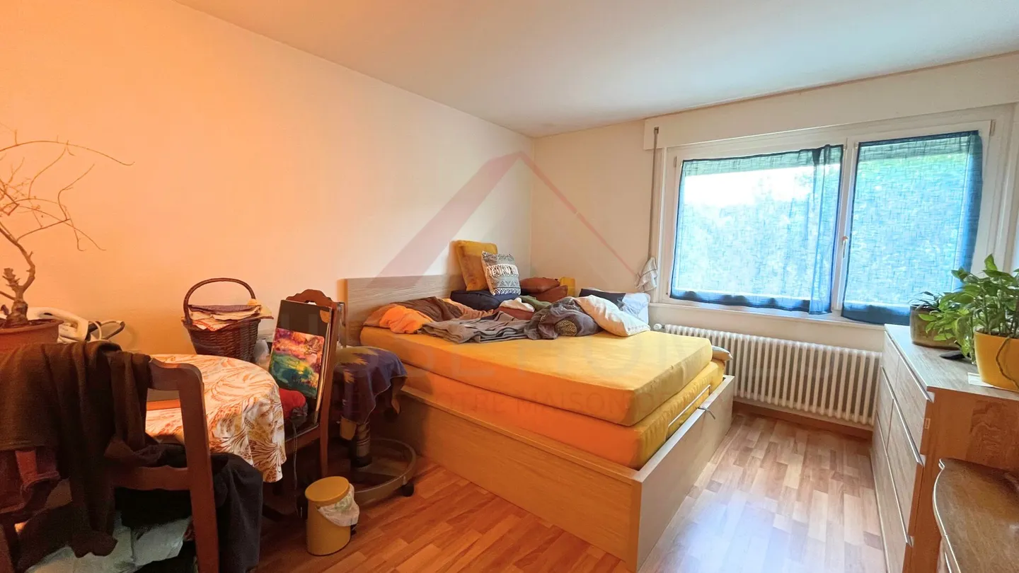Rare à Le Locle : Appartement spacieux de 3,5 pièces avec 91 m² et loggia fermée avec vue panoramique - Photo 7 sur 11