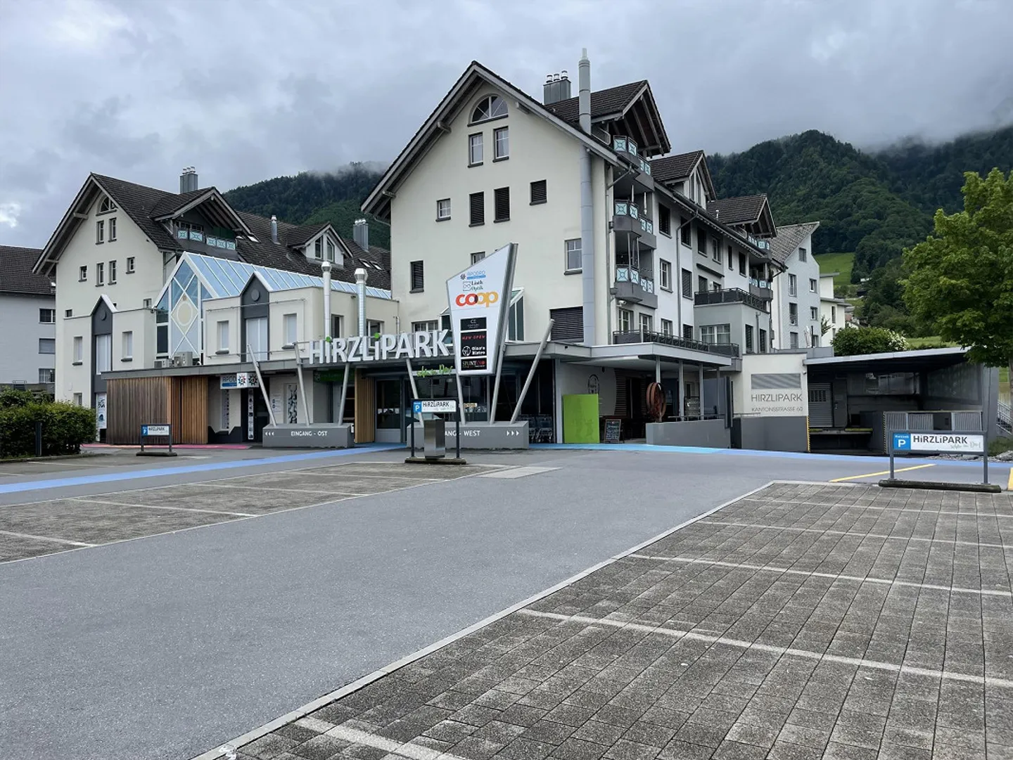 Spazio pratico luminoso e spazioso anche per uso residenziale - Foto 1 di 10