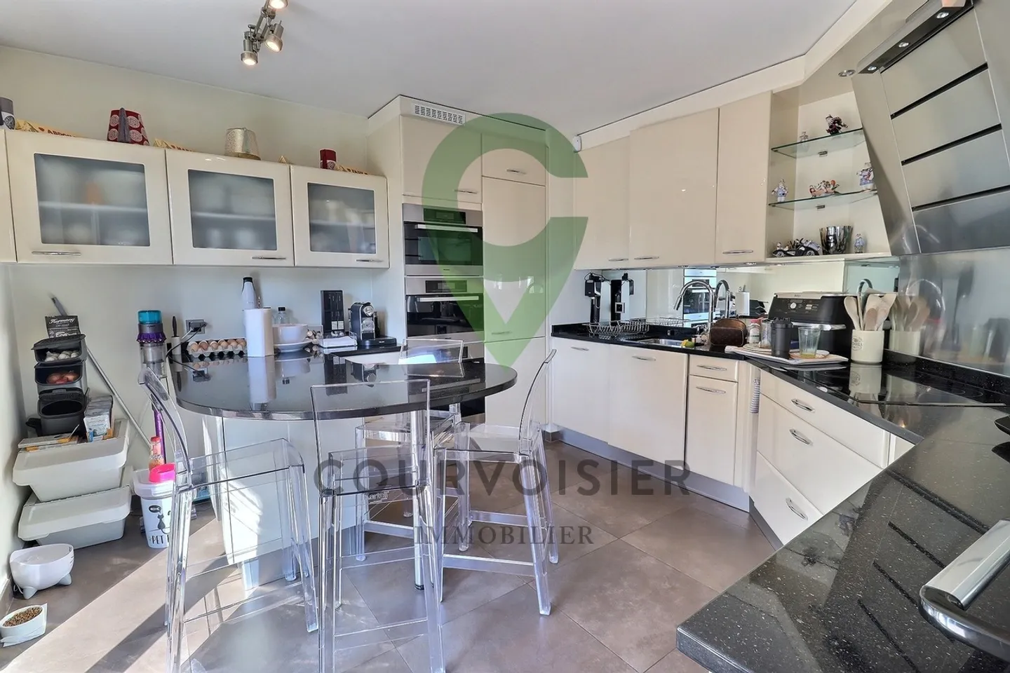 Stunning individual villa with garden in Pully - Photo 4 of 11