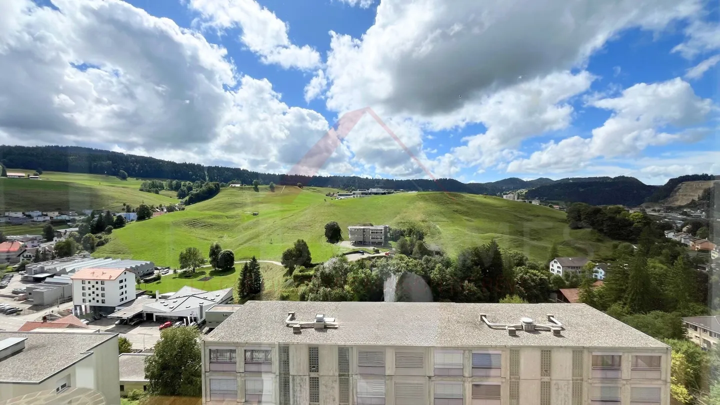 Rare à Le Locle : Appartement spacieux de 3,5 pièces avec 91 m² et loggia fermée avec vue panoramique - Photo 10 sur 11