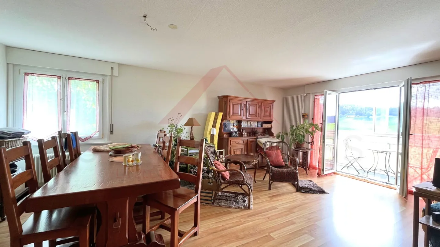 Rare à Le Locle : Appartement spacieux de 3,5 pièces avec 91 m² et loggia fermée avec vue panoramique - Photo 5 sur 11