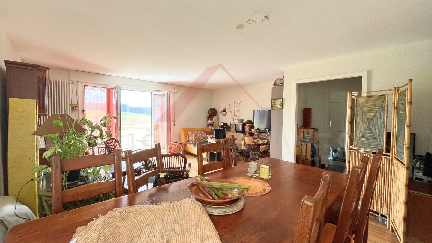 Rare à Le Locle : Appartement spacieux de 3,5 pièces avec 91 m² et loggia fermée avec vue panoramique - Photo 6 sur 11
