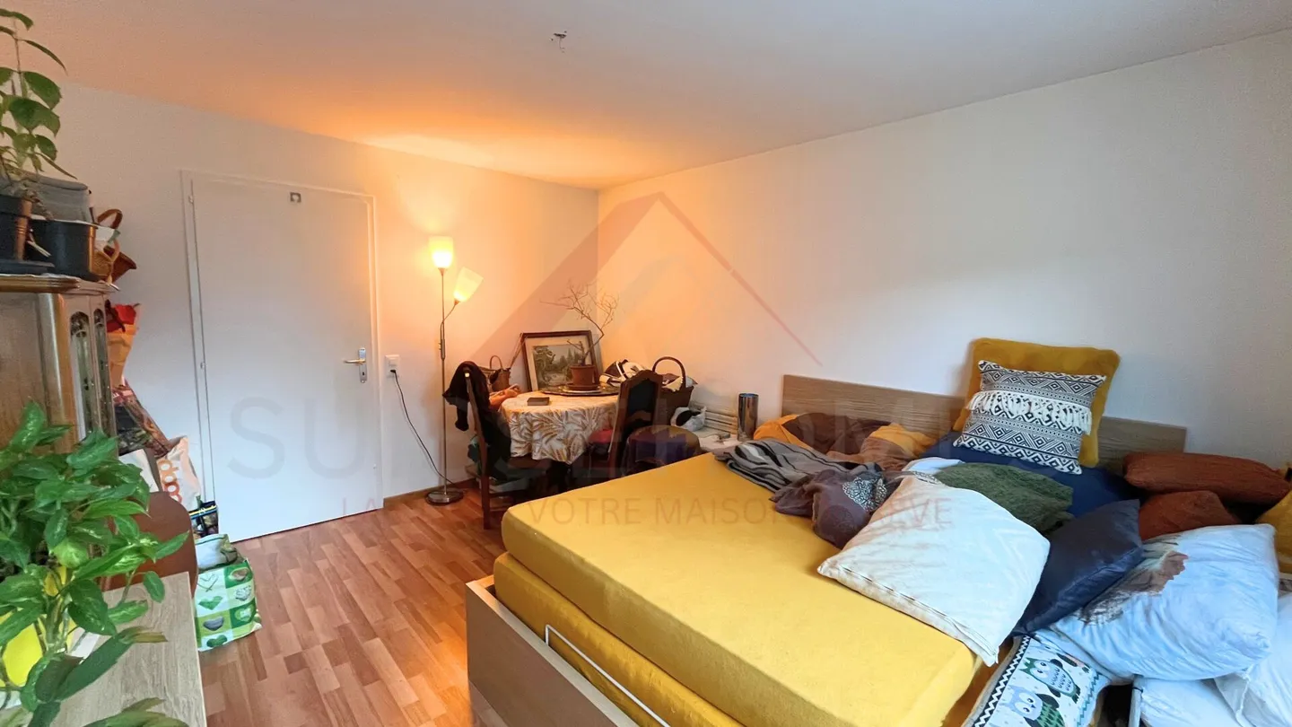 Le Locle - bright apartment with closed loggia, communal garden and panoramic view of the valley - Photo 9 of 17