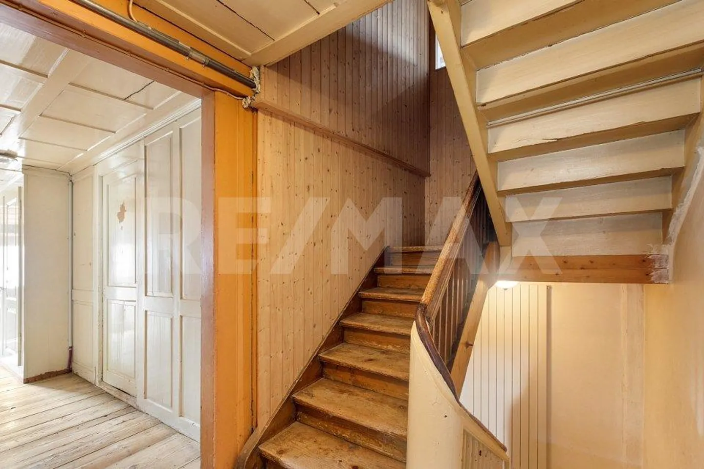 5.5-Zi.-Wohnhaus mit Gewerbe- und Ladenfläche - Photo 4 of 12