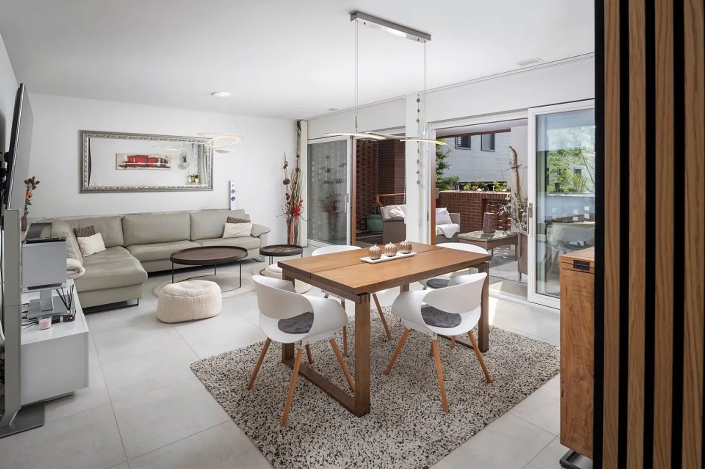 Stile di vita urbano vicino alla natura: appartamento di 2½ locali nel quartiere Leuen a Uitikon Waldegg - Foto 1 di 13