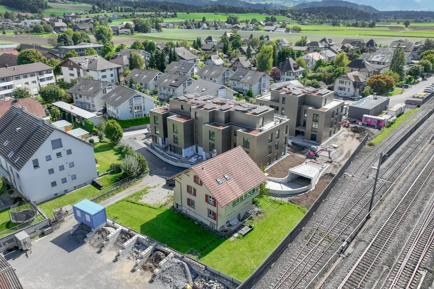 Rénovation ou réalisation : un grand potentiel dans un emplacement central - Photo 1 sur 7
