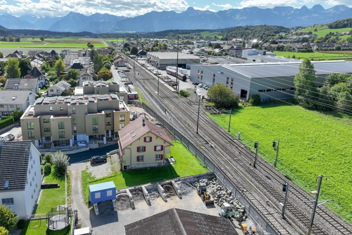Rénovation ou réalisation : un grand potentiel dans un emplacement central - Photo 2 sur 7