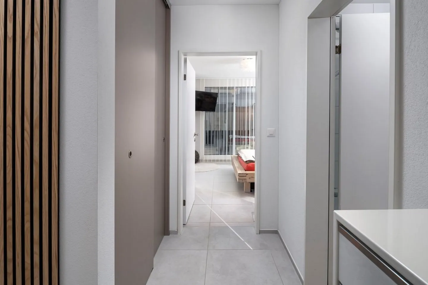 Stile di vita urbano vicino alla natura: appartamento di 2½ locali nel quartiere Leuen a Uitikon Waldegg - Foto 8 di 13