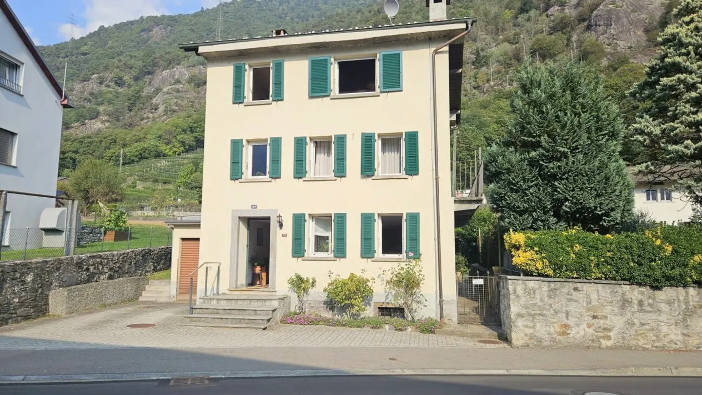 SINGLE-FAMILY HOUSE WITH WELL-MAINTAINED GARDEN IN S.VITTORE - Photo 2 of 18