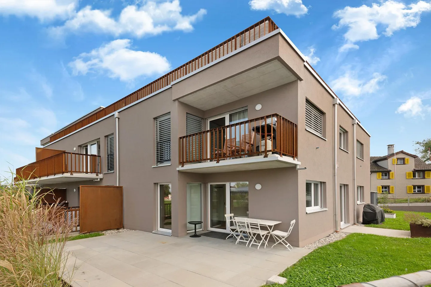 3.5 ZWG - Gartenwohnung mit Sitzplatz - Foto 1 von 18