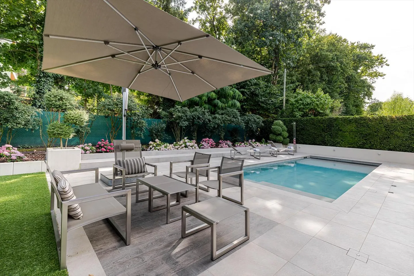 11-room House - Photo 3 of 7