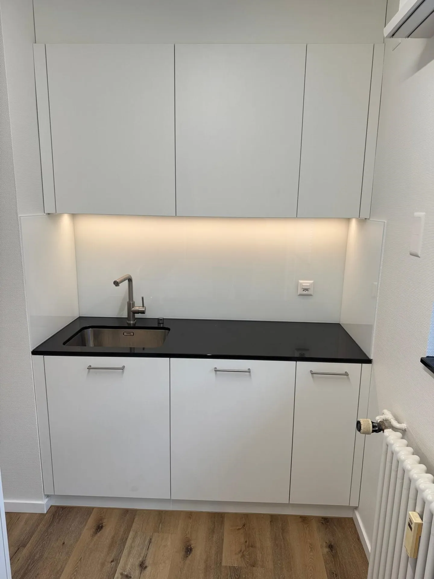 Appartamento mansardato ristrutturato di 3 stanze in posizione centrale a Liestal - Foto 2 di 18