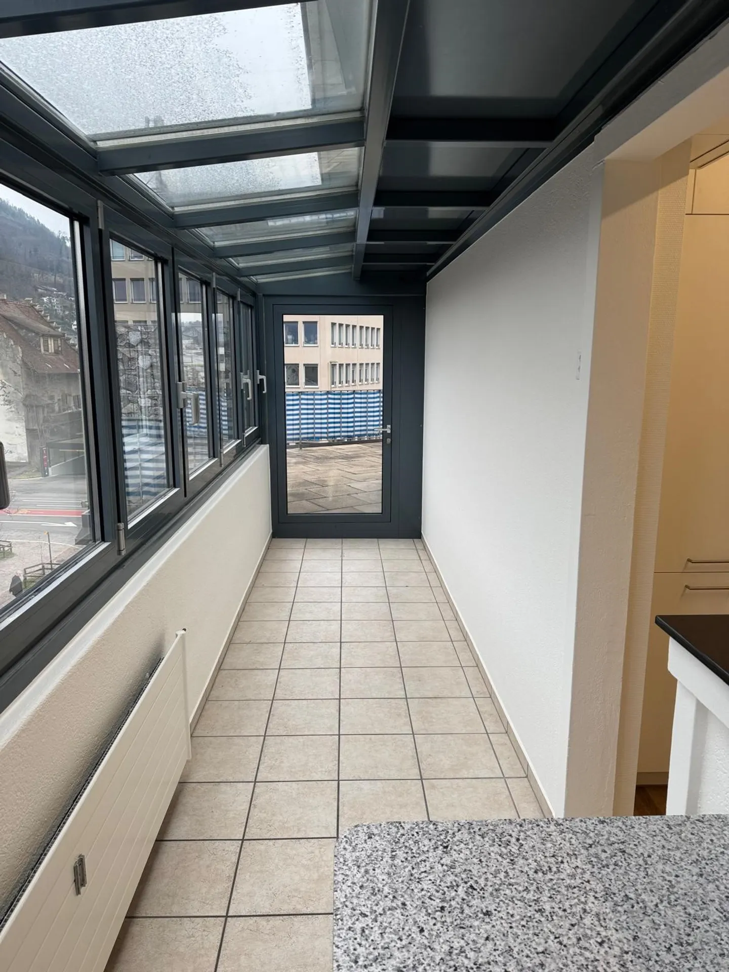 Appartamento mansardato ristrutturato di 3 stanze in posizione centrale a Liestal - Foto 6 di 18