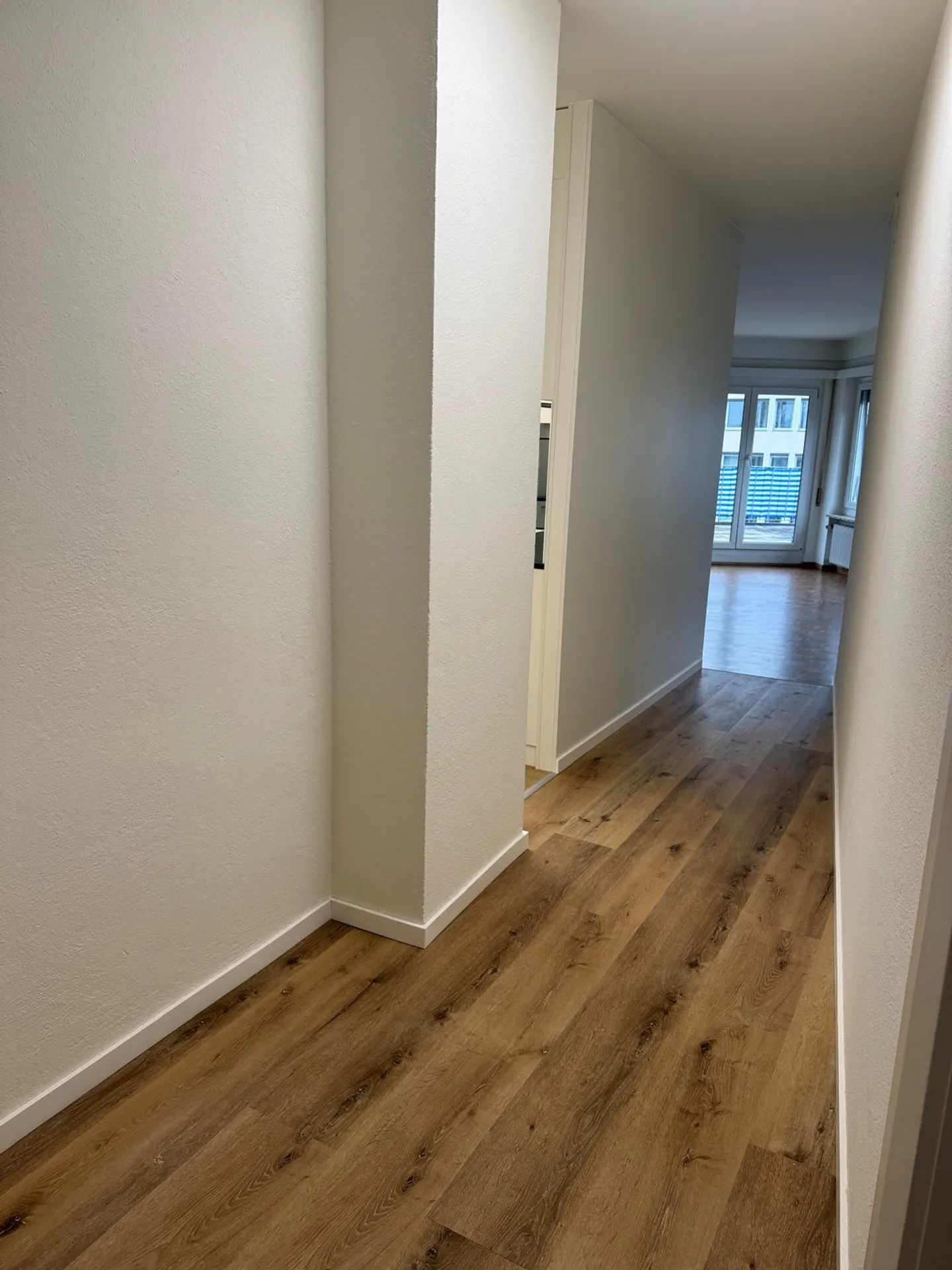 Appartamento mansardato ristrutturato di 3 stanze in posizione centrale a Liestal - Foto 7 di 18