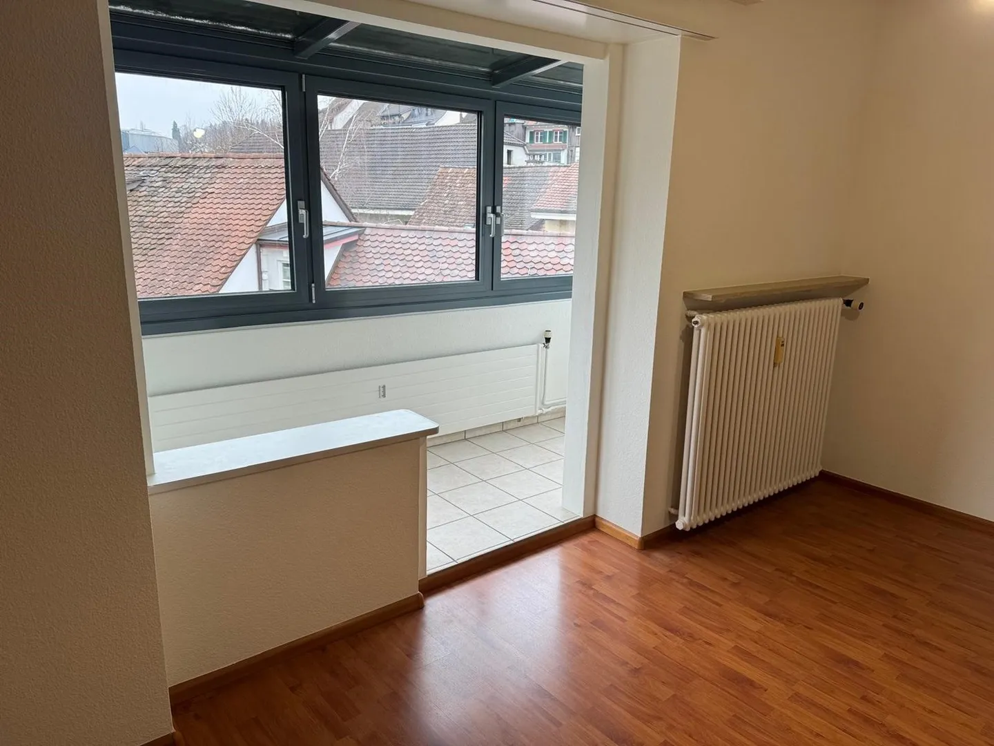 Appartamento mansardato ristrutturato di 3 stanze in posizione centrale a Liestal - Foto 15 di 18