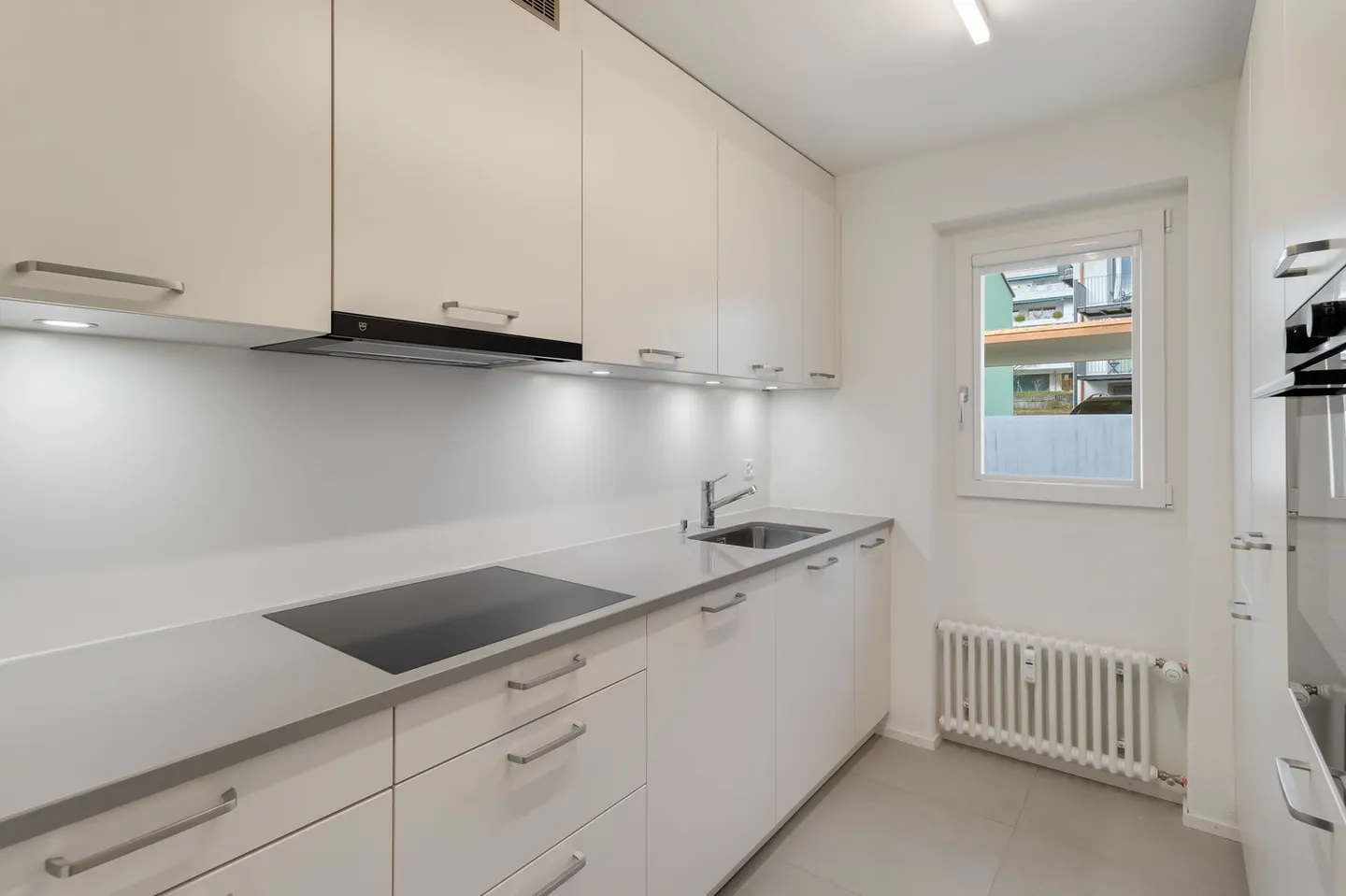 Moderno appartamento con 3 camere in proprietà ristrutturata - Foto 2 di 12