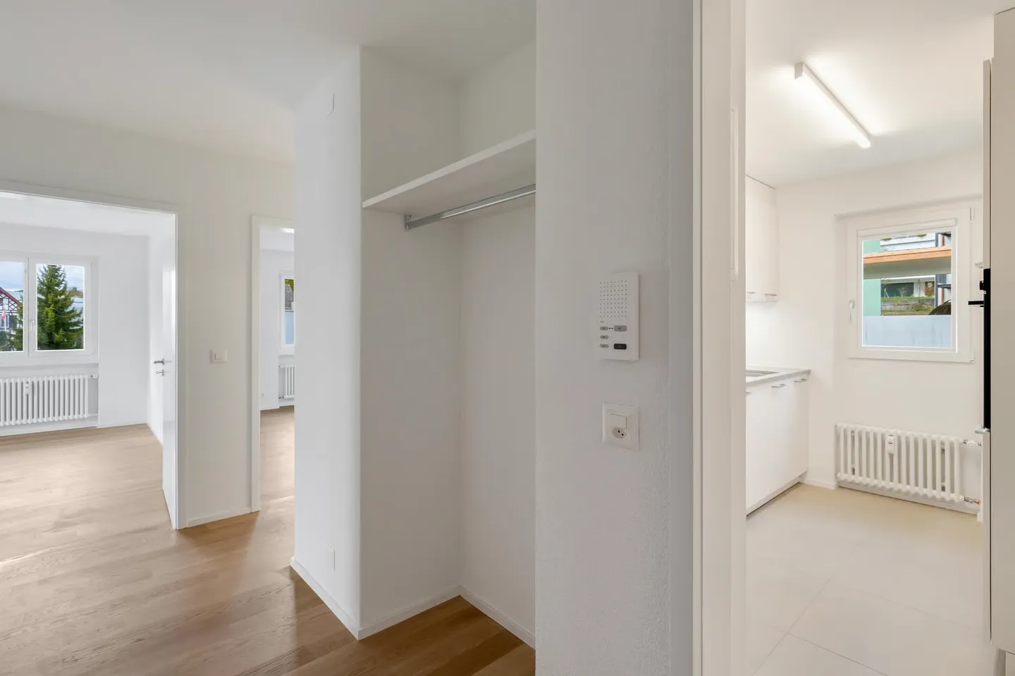 Moderno appartamento con 3 camere in proprietà ristrutturata - Foto 4 di 12