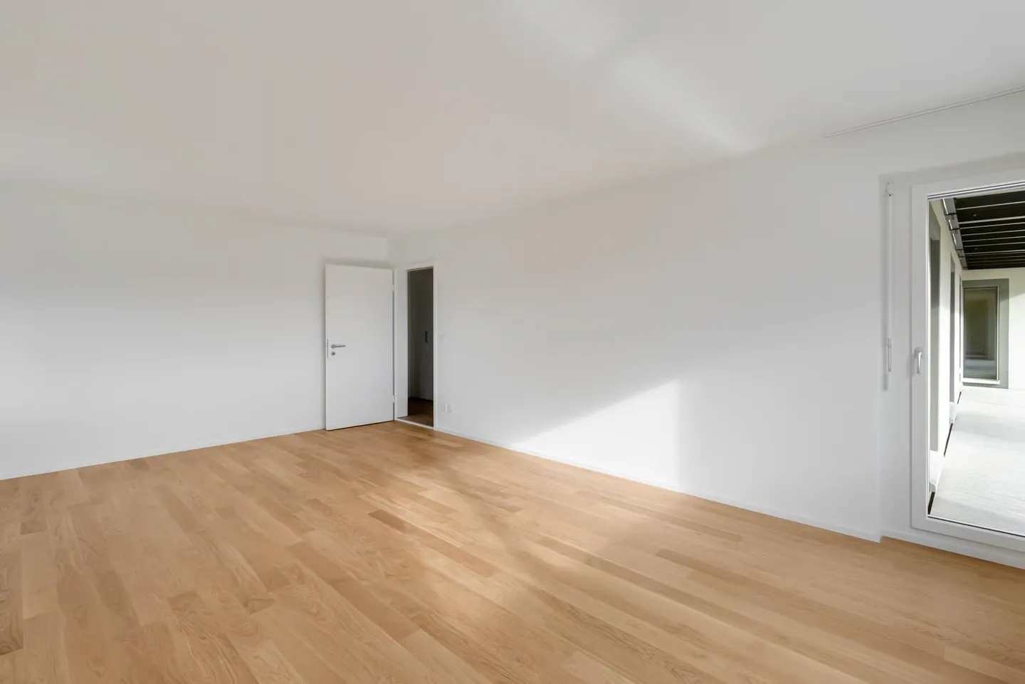 Moderno appartamento con 3 camere in proprietà ristrutturata - Foto 7 di 12