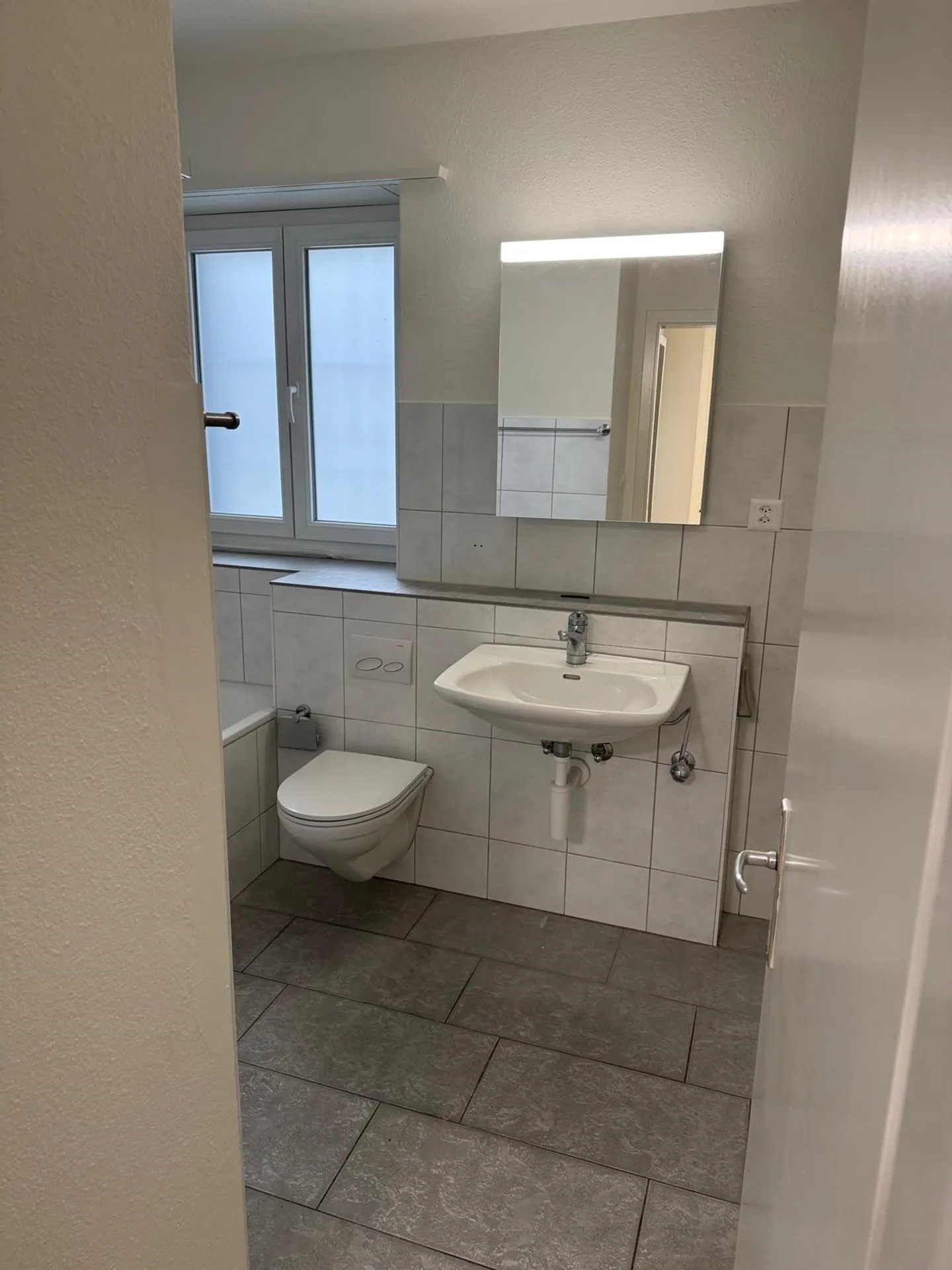 Appartamento mansardato ristrutturato di 3 stanze in posizione centrale a Liestal - Foto 16 di 18