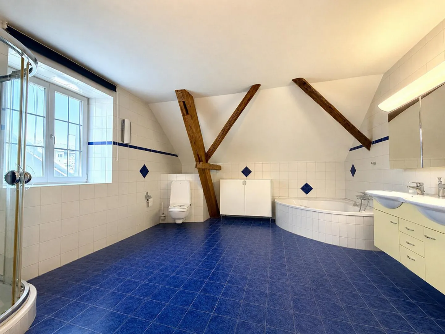 Spacious and rustic in the village - Photo 4 of 6