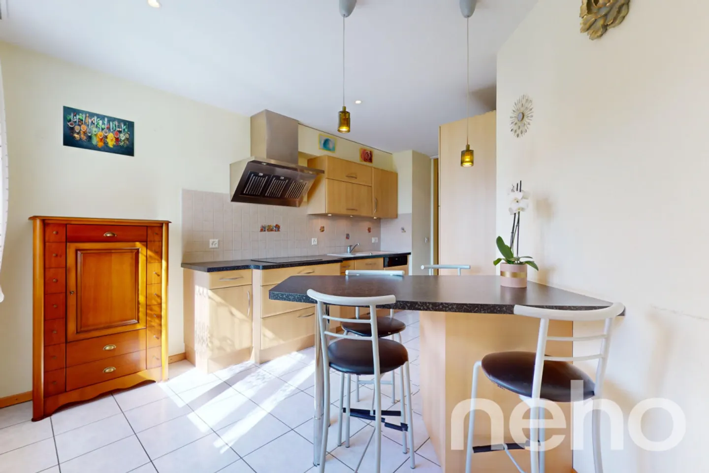 Spacious, bright apartment with a stunning view of the lake! - Photo 3 of 13