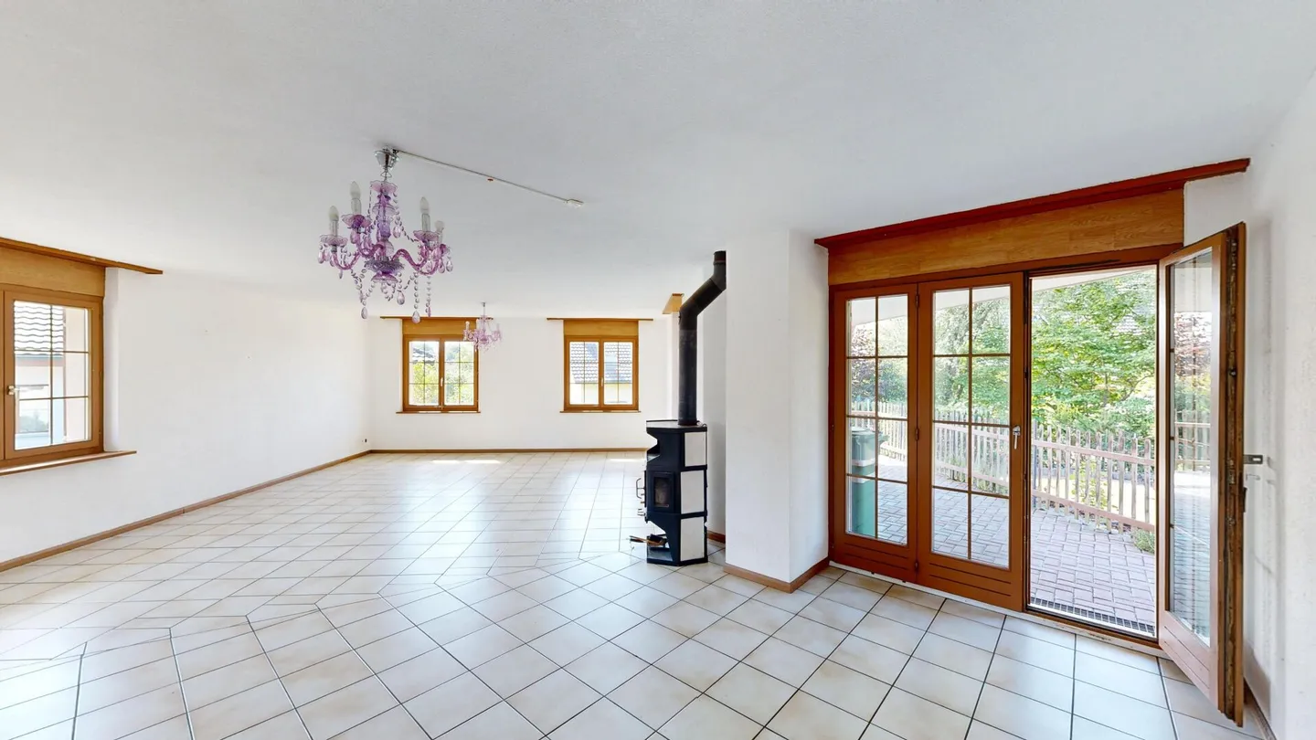 Maison individuelle de 5,5 pièces avec grand jardin et possibilités variées - Photo 4 sur 43