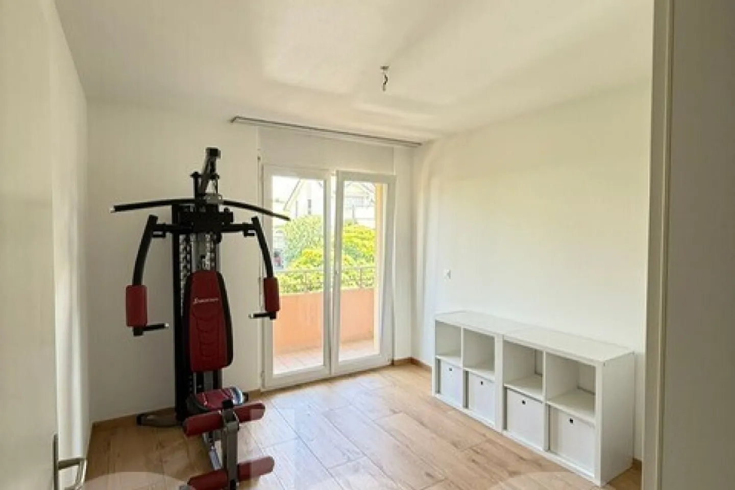 Spacious, bright apartment with a stunning view of the lake! - Photo 10 of 13
