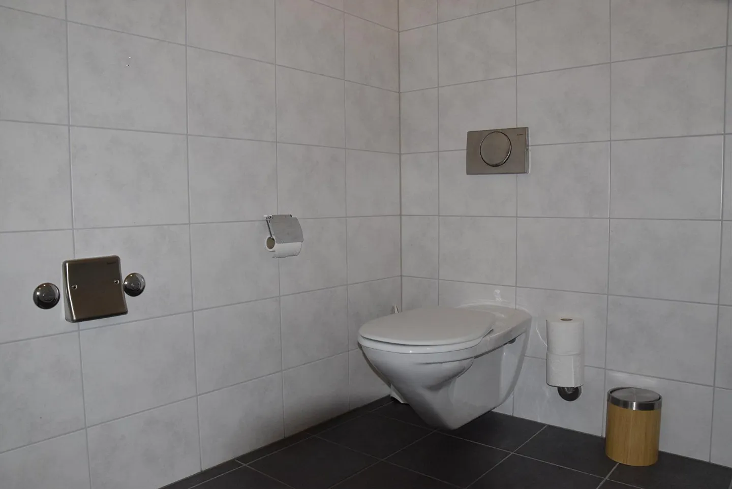 Helle Büro-Räumlichkeit in Küssnacht - Foto 5 von 7