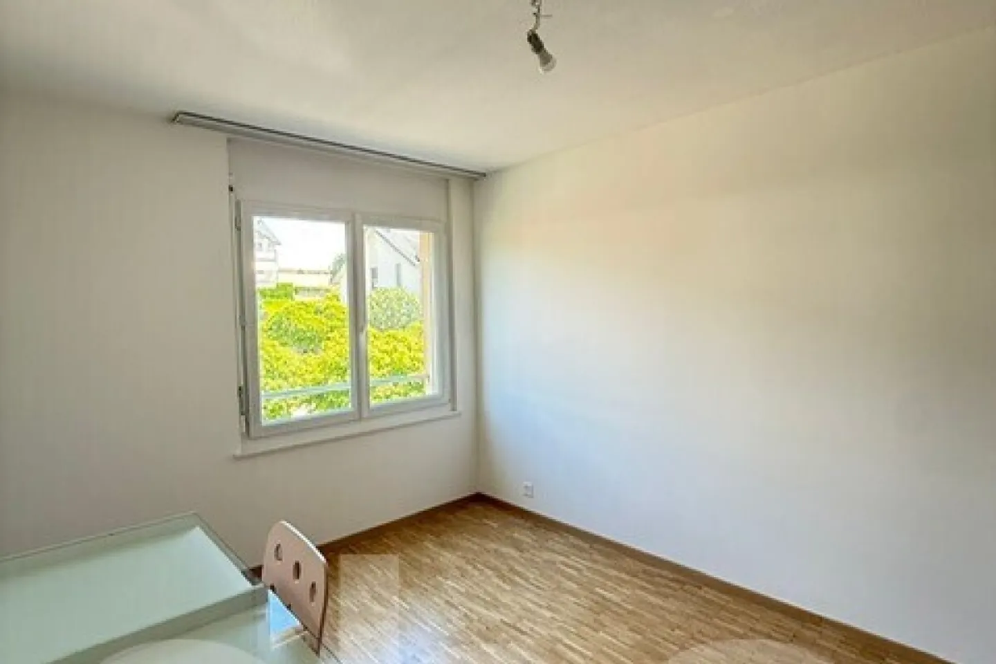 Spacious, bright apartment with a stunning view of the lake! - Photo 11 of 13