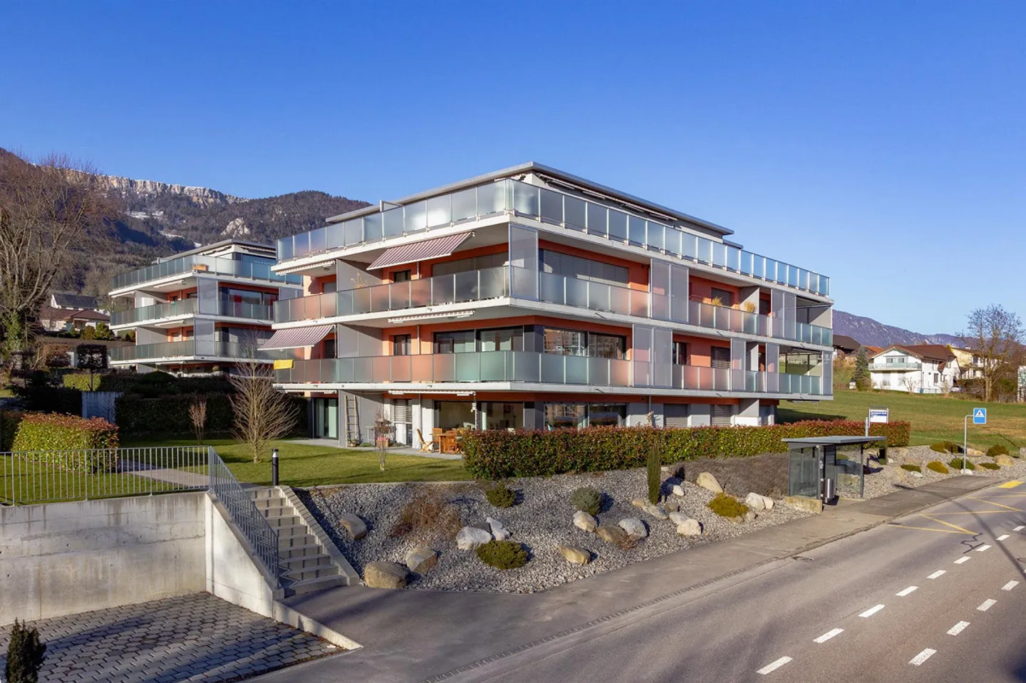 Vivere all'avanguardia con area giardino e vista sui campi! - Foto 3 di 11