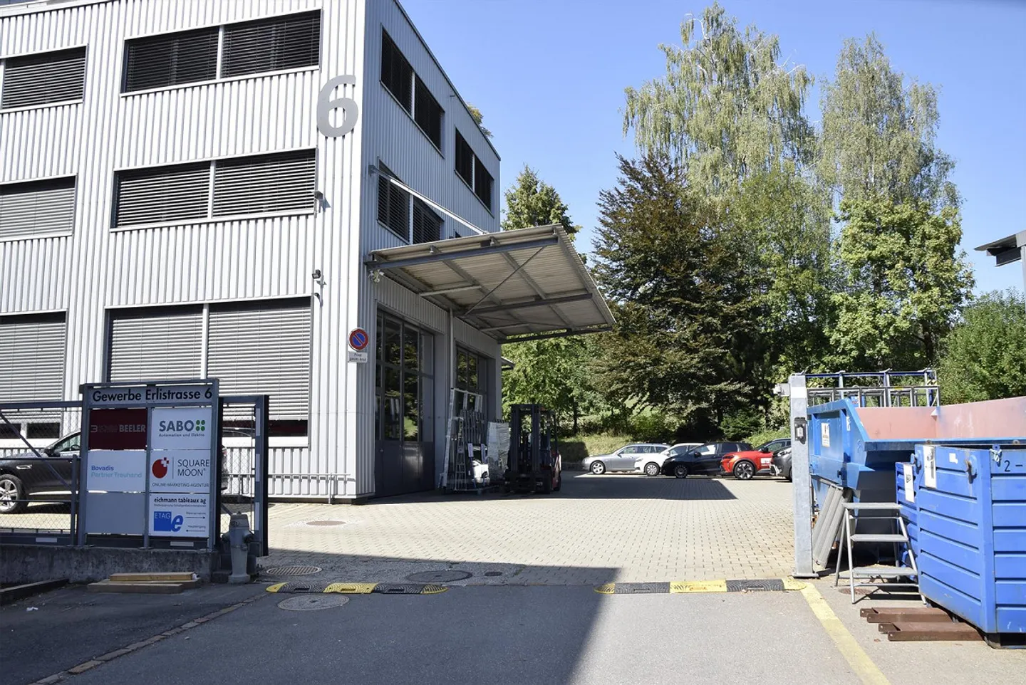 Helle Büro-Räumlichkeit in Küssnacht - Foto 1 von 7