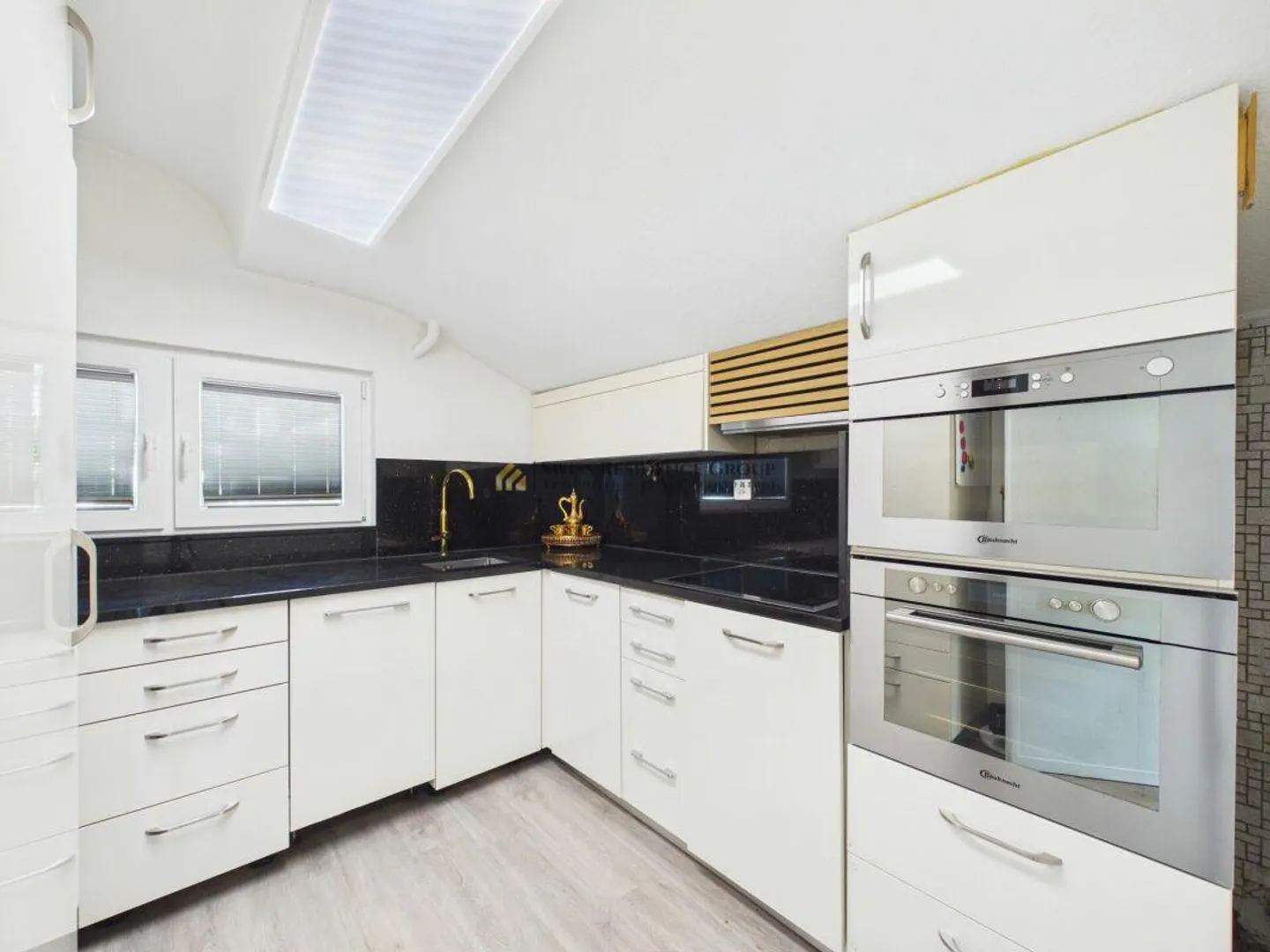 Geräumiges Einfamilienhaus mit Pool - Foto 12 von 14