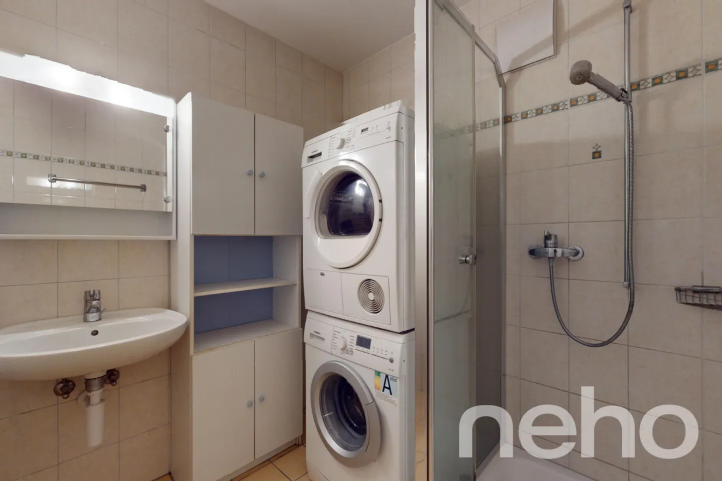 Spacious, bright apartment with a stunning view of the lake! - Photo 9 of 13