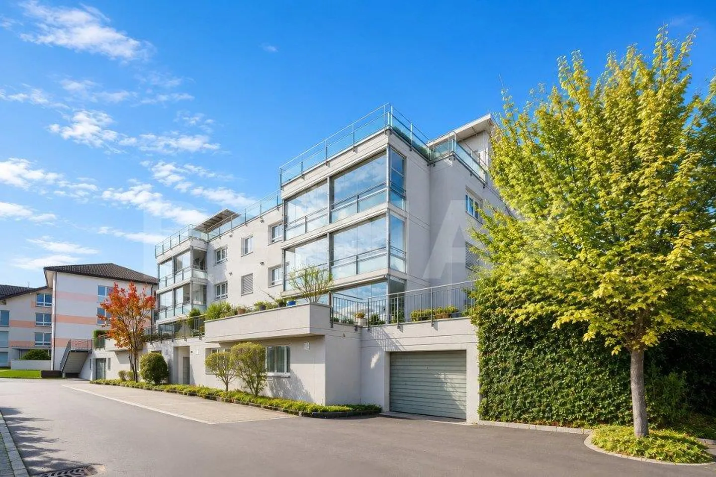 5½ Room Apartment, Elevator, Underground Parking Space Included, Lake View, Glazed... - Photo 3 of 11