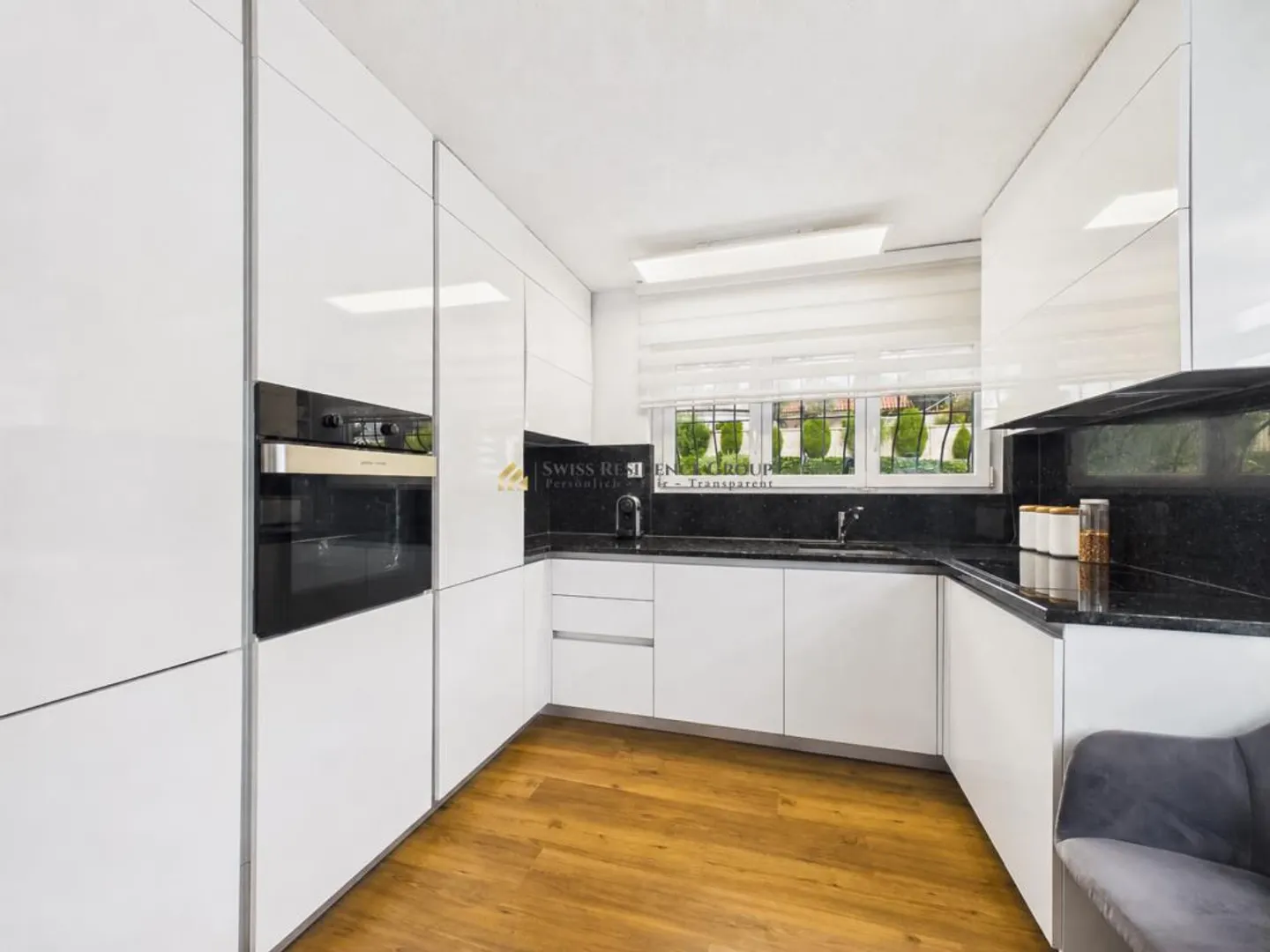 Geräumiges Einfamilienhaus mit Pool - Foto 4 von 14