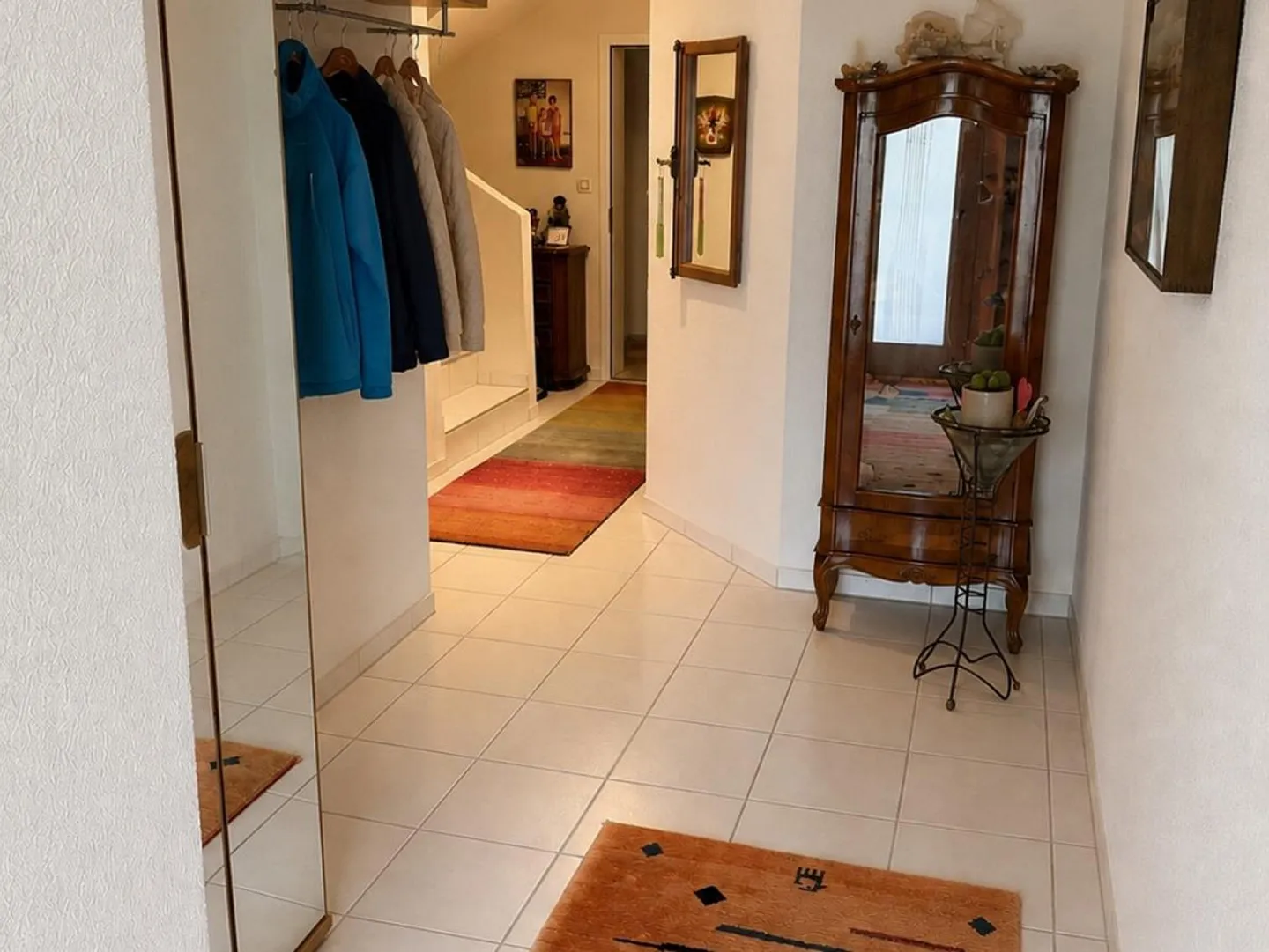 Maison mitoyenne d'angle spacieuse de 6½ pièces - Photo 3 sur 15