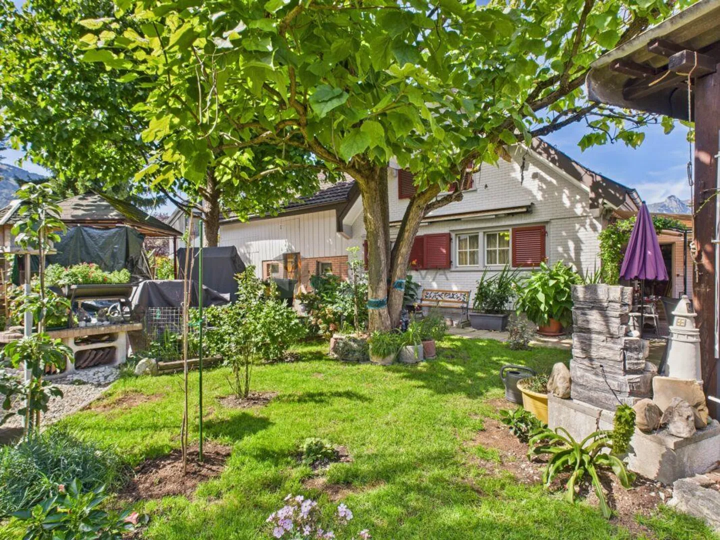 Einfamilienhaus im Herzen der Stadt mit idyllischem Garten - Foto 2 von 8