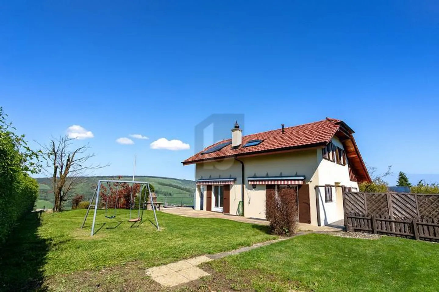 FAMILIENQUALITÄT UND UNVERBAUBARES AUSSICHT - Foto 1 von 6