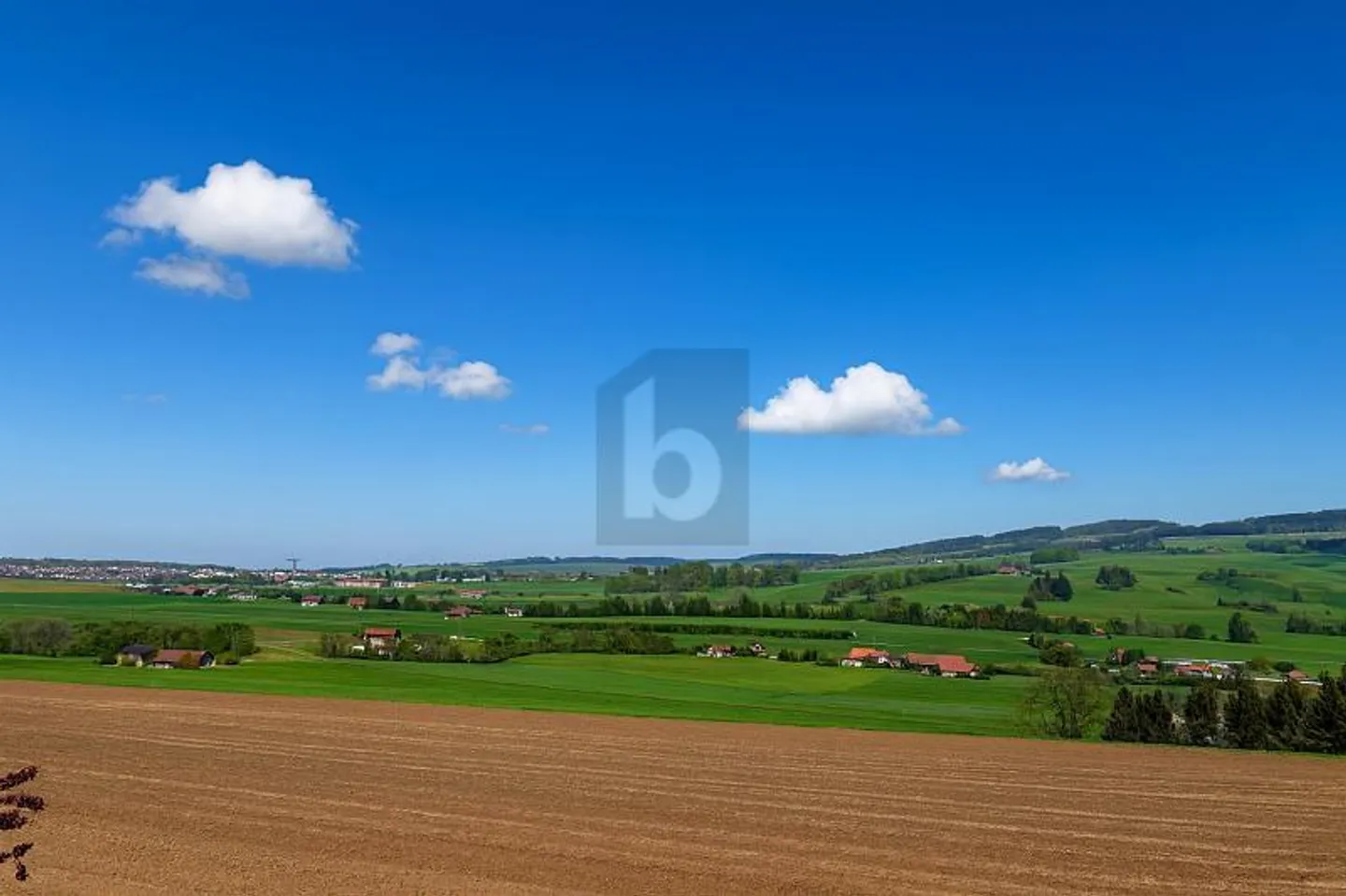 FAMILIENQUALITÄT UND UNVERBAUBARES AUSSICHT - Foto 2 von 6