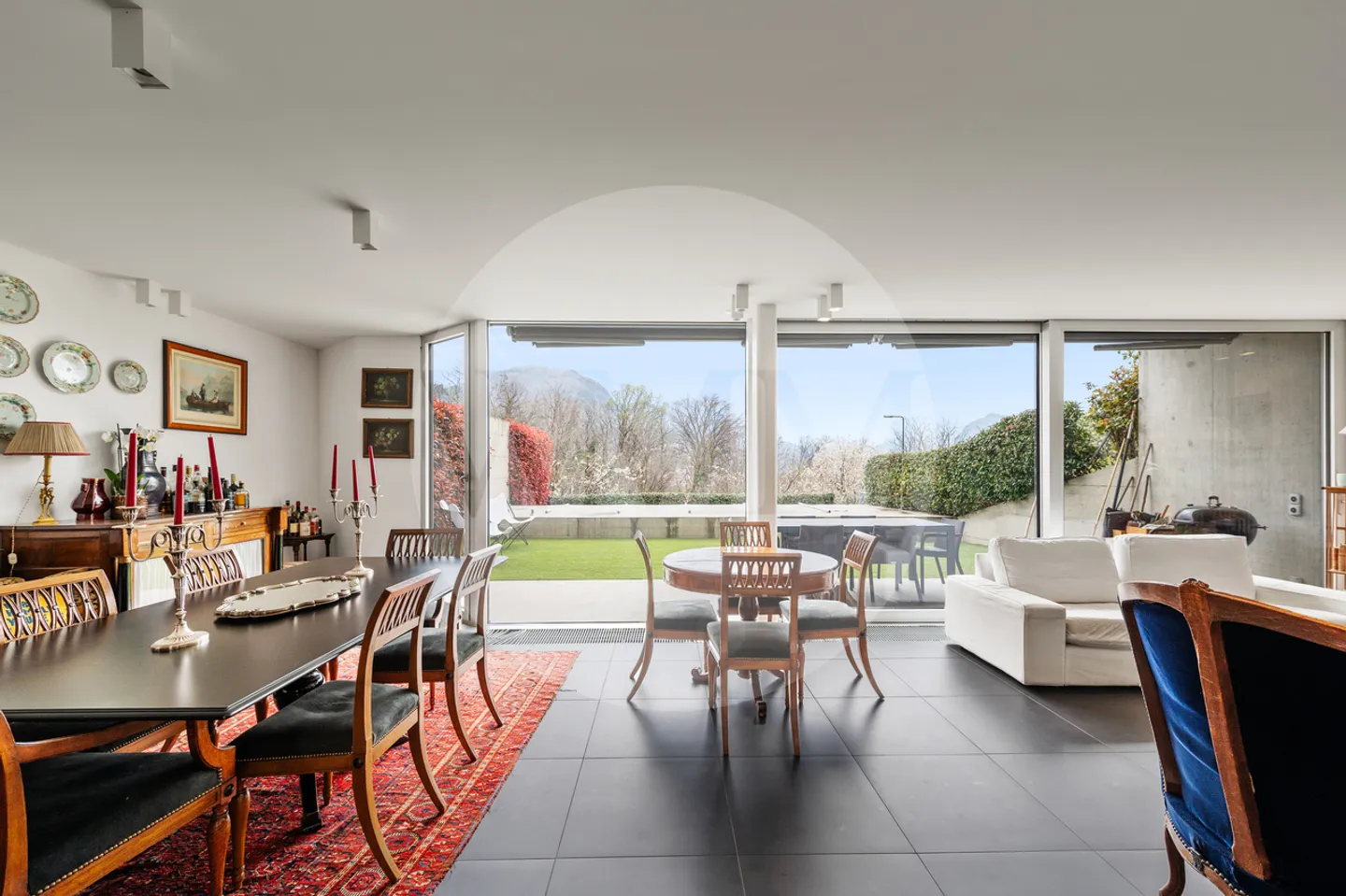 Villa de style design, nichée dans la nature avec piscine et vue sur le lac - Photo 4 sur 14