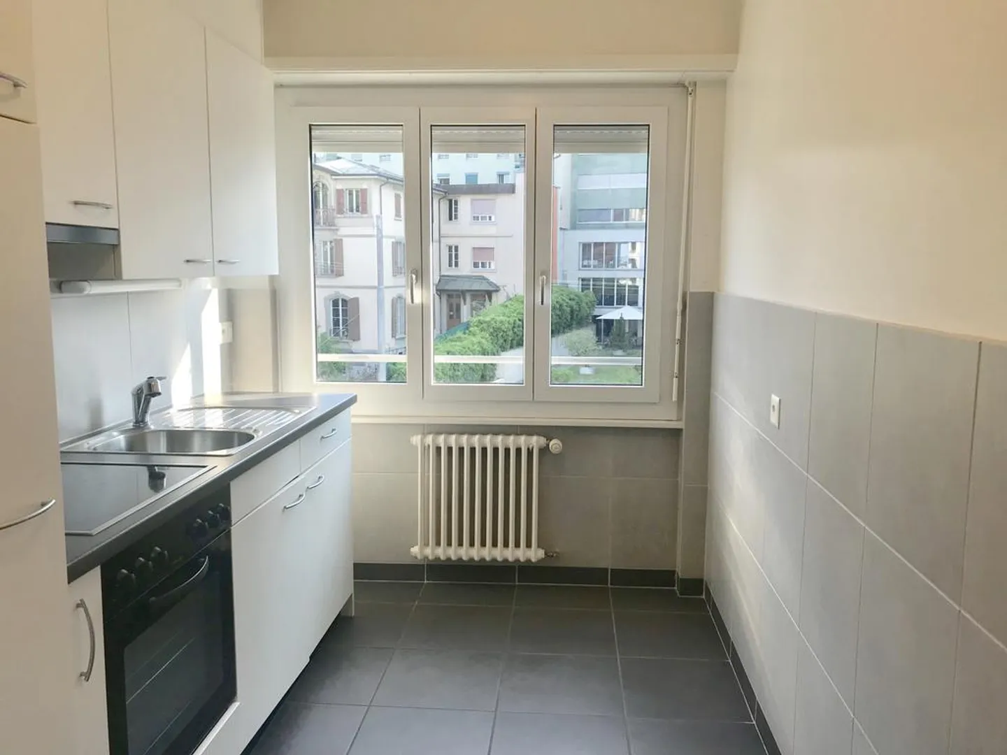 Bell'appartamento di 2 stanze con balcone - Foto 3 di 5