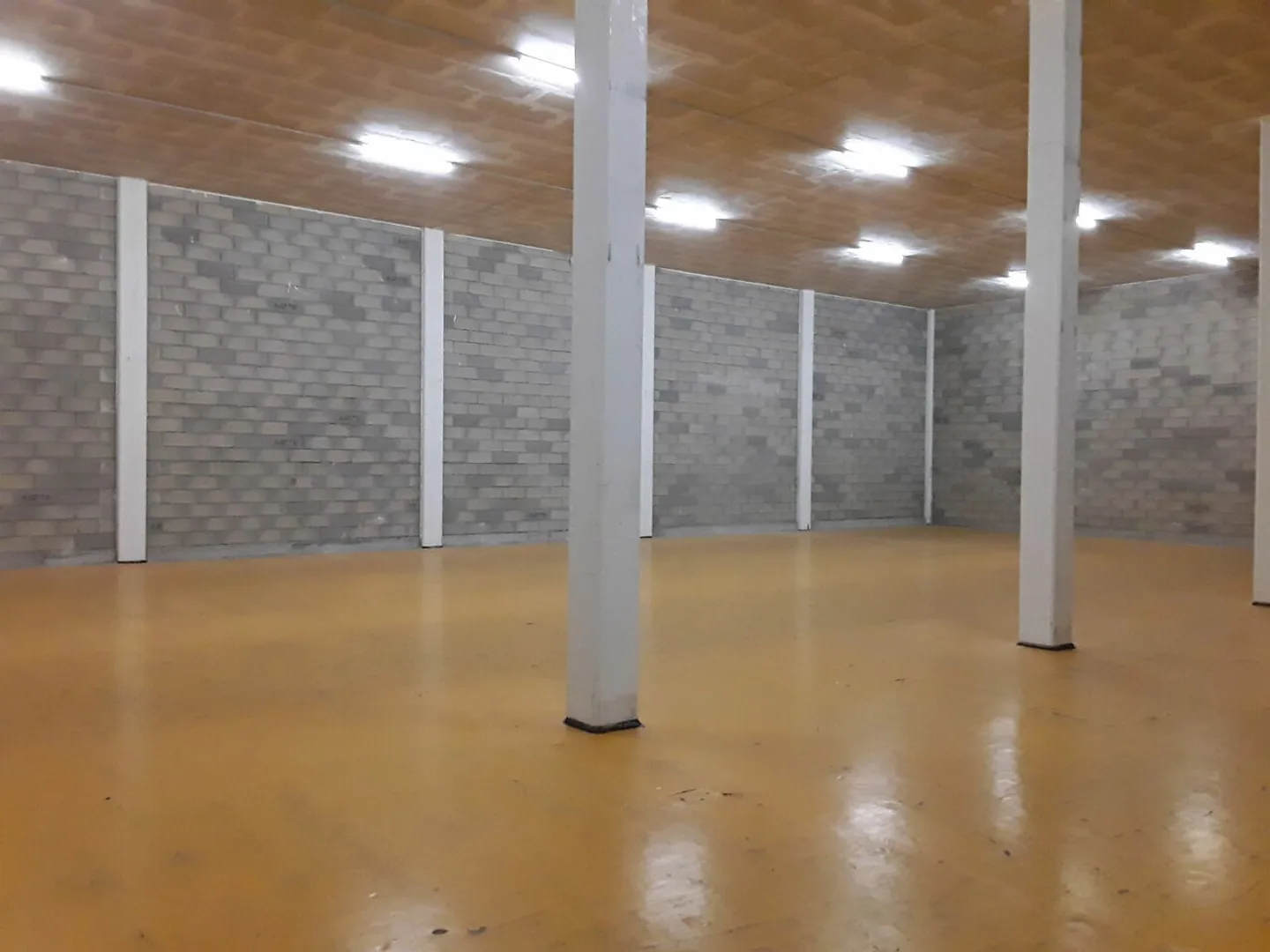 Large Storage Area 315m2 - Height 5m - Flexible Lease Agreement - Good Truck Access - Photo 3 of 5