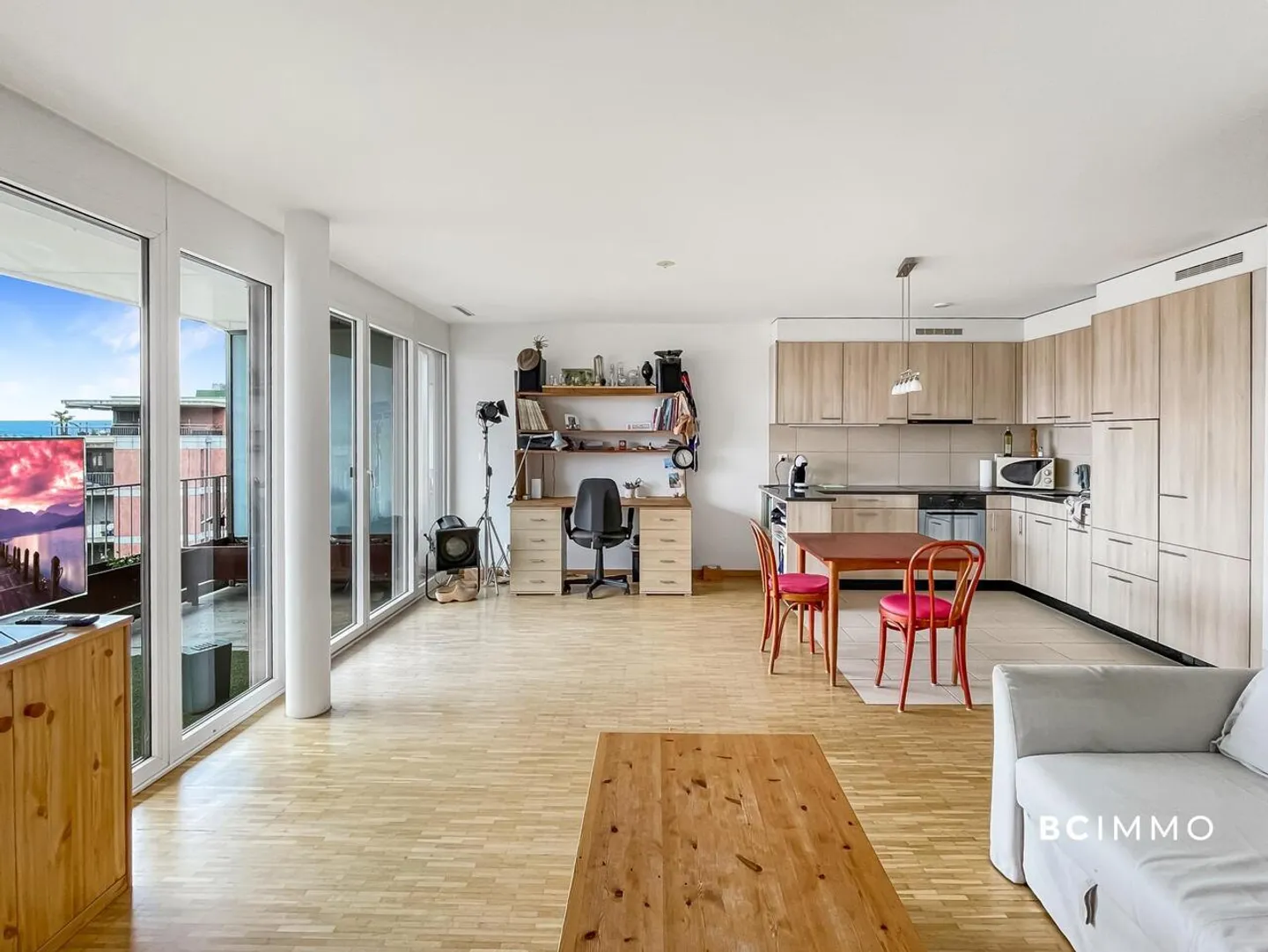 Apartment with loggia balcony - Photo 7 of 11